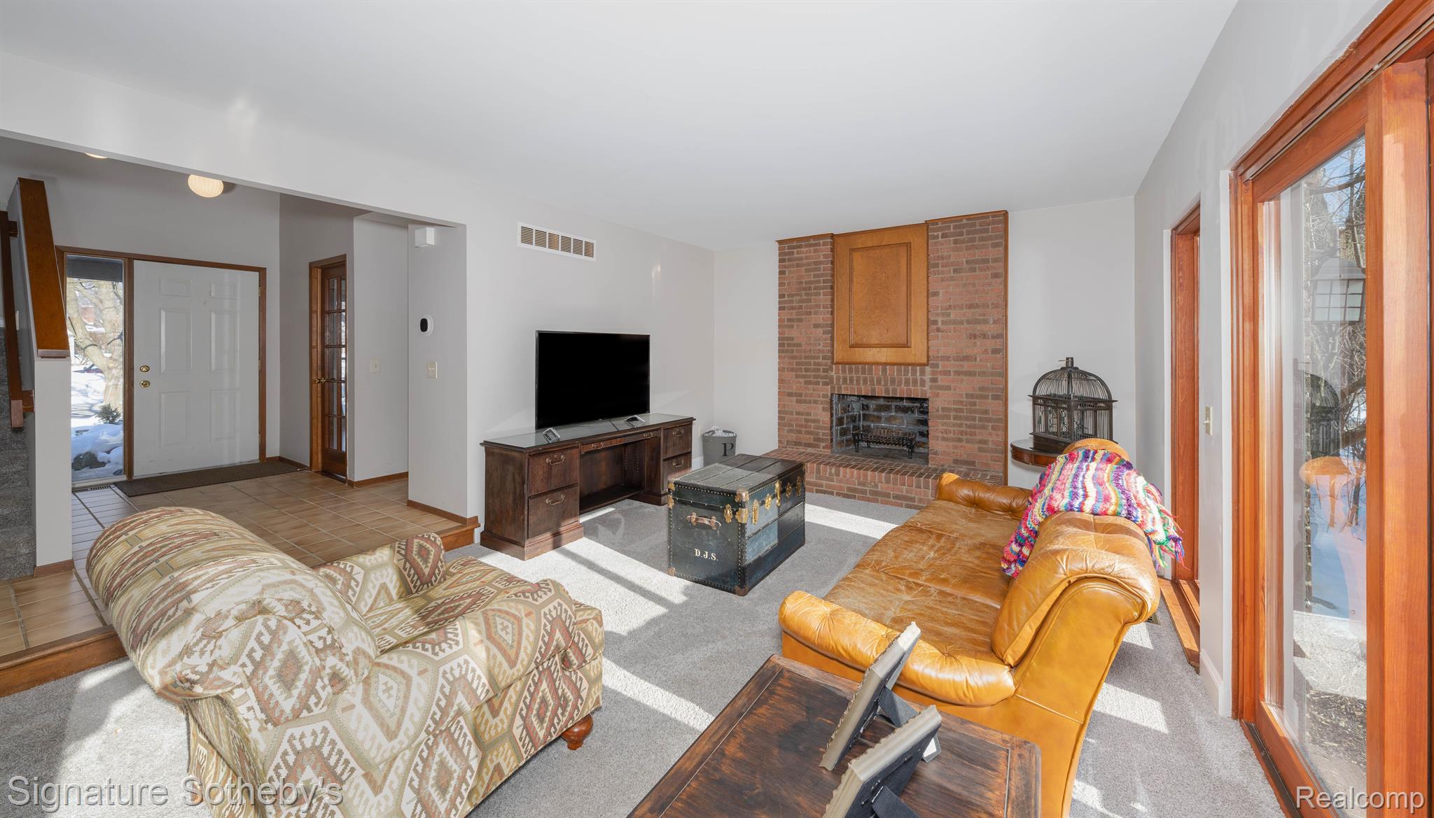 1487 Antler Court Rochester, MI 48309 - Photo 8 of 40 Natural Light Family Room