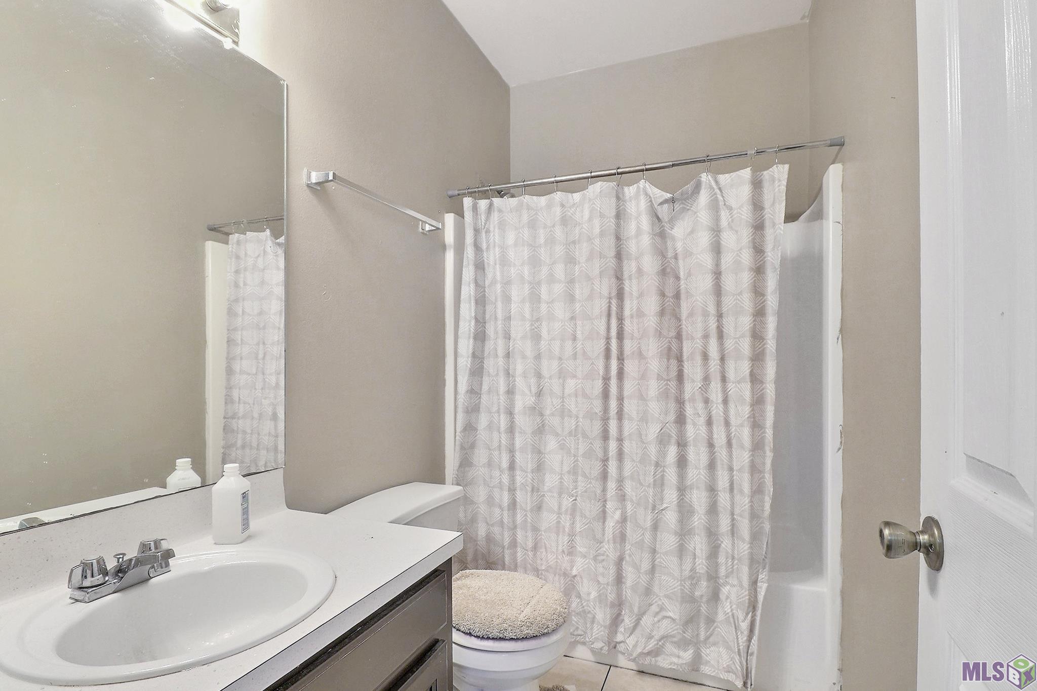 678 Gloria Drive Baton Rouge, LA 70819 - Photo 25 of 28 Unit 5 primary ensuite bathroom