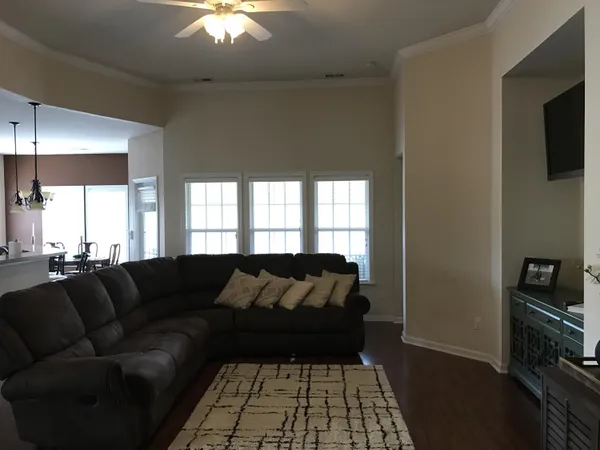 $2,300 | 272 Mayfield Drive, Goose Creek, SC 29445
