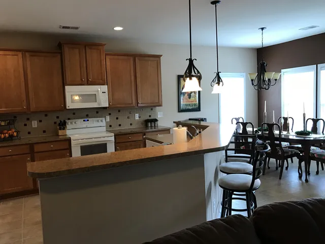 $2,100 | 272 Mayfield Drive, Goose Creek, SC 29445