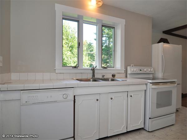 8 Old Colony Road Foxboro, MA 02035 - Photo 4 of 25 Gallery Image 4