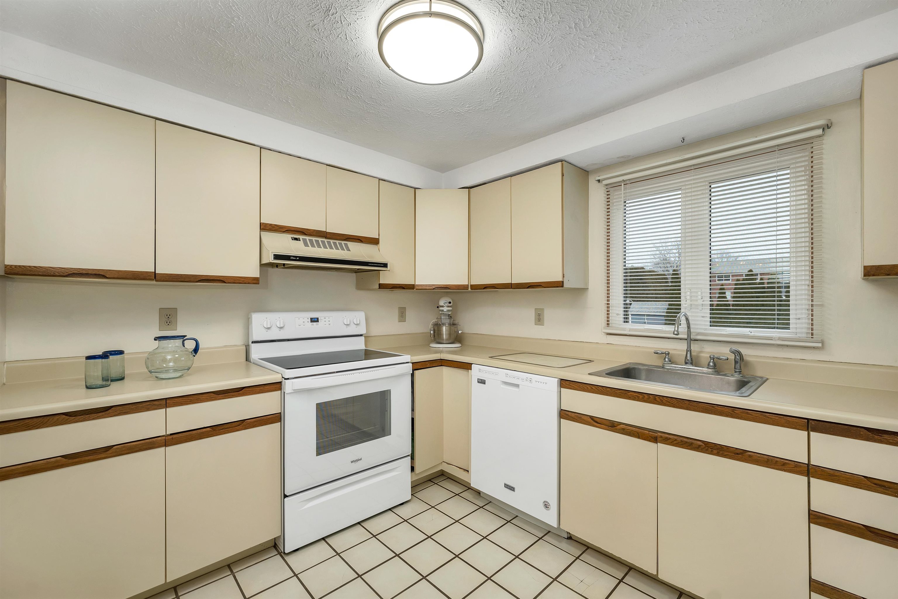 78 Seabury Hampton, NH 03842 - Photo 9 of 40