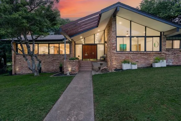 $749,000 | 1729 Boca Chica Drive, Dallas, TX 75232