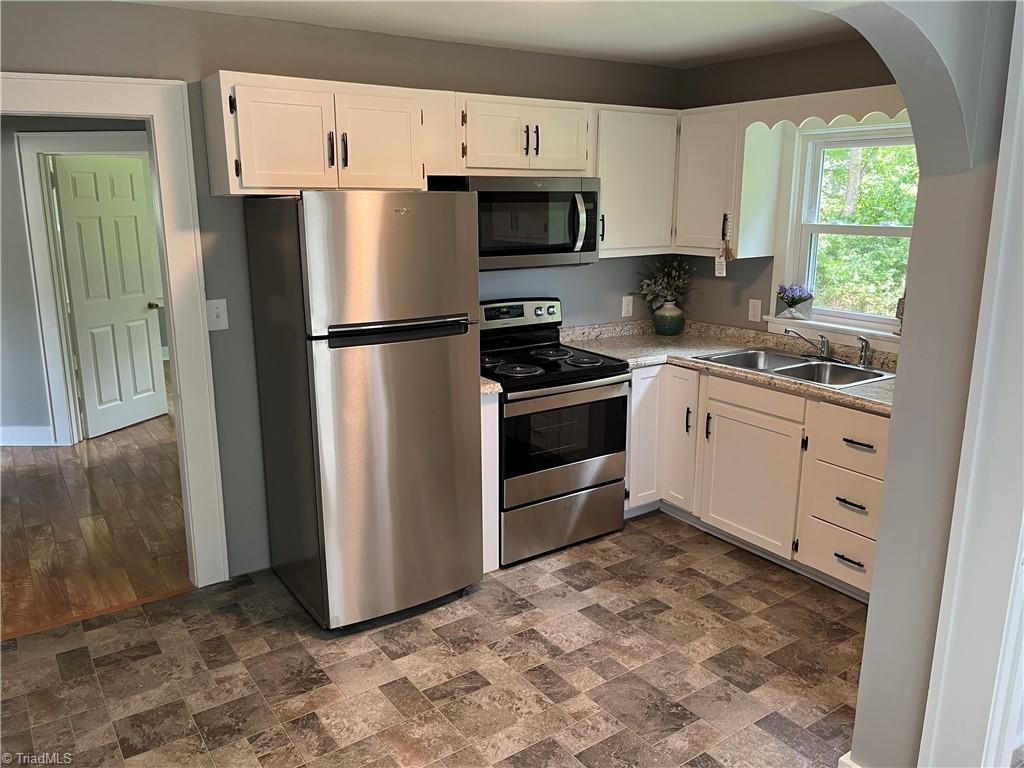 177 Quaker Road Mount Airy, NC 27030 - Photo 8 of 18 Gallery Image 8