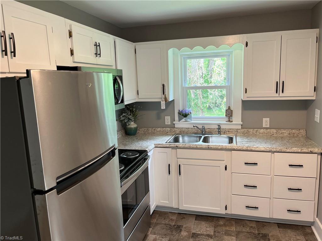 177 Quaker Road Mount Airy, NC 27030 - Photo 9 of 18 Gallery Image 9