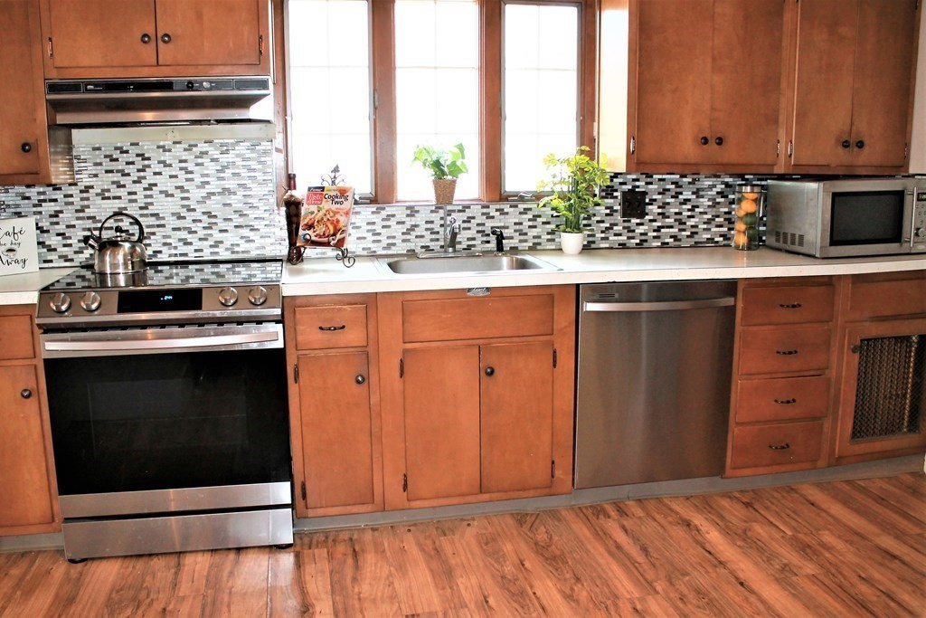 7 Peabody Road Stoneham, MA 02180 - Photo 8 of 20 Gallery Image 8