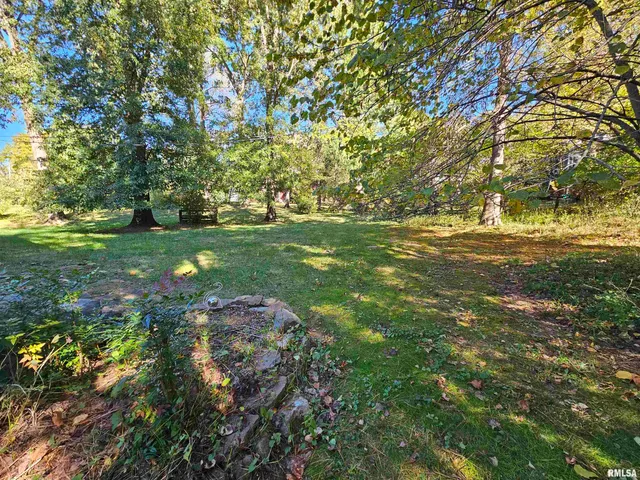 $299,000 | 46 Hillcrest Drive, Carbondale, IL 62901