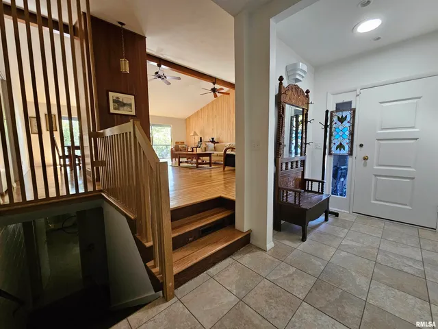 $299,000 | 46 Hillcrest Drive, Carbondale, IL 62901