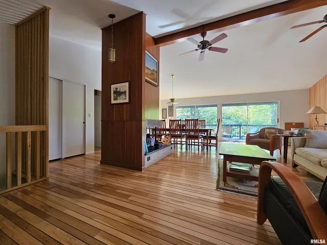 $299,000 | 46 Hillcrest Drive, Carbondale, IL 62901