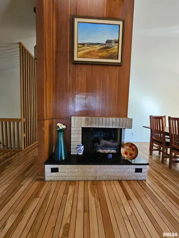 $299,000 | 46 Hillcrest Drive, Carbondale, IL 62901