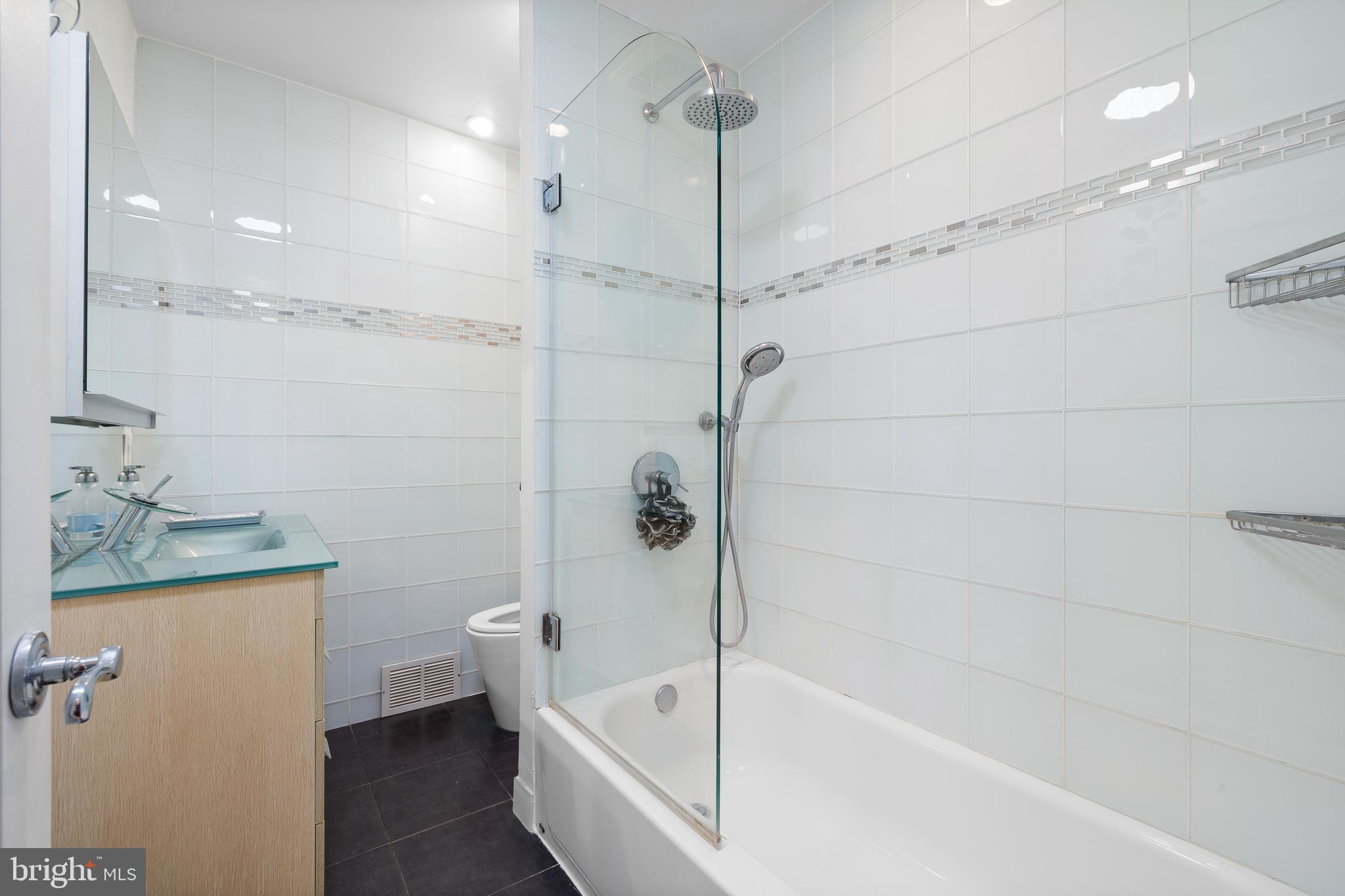 1411 Sandwood Road Conshohocken, PA 19428 - Photo 18 of 33 1st full bath