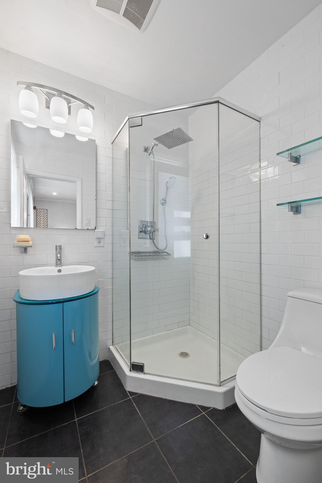 1411 Sandwood Road Conshohocken, PA 19428 - Photo 21 of 33 Adjoining bath