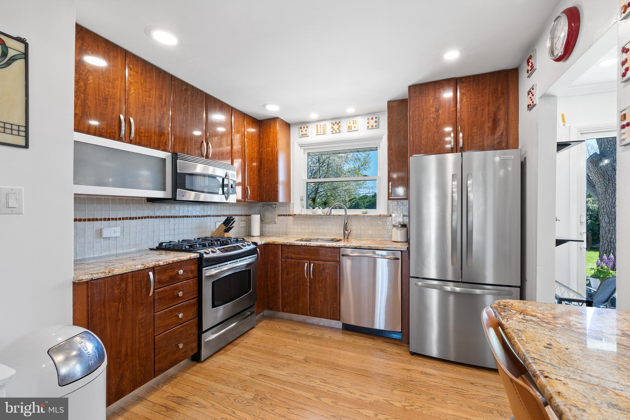 1411 Sandwood Road Conshohocken, PA 19428 - Photo 10 of 33 Kitchen - granite counters