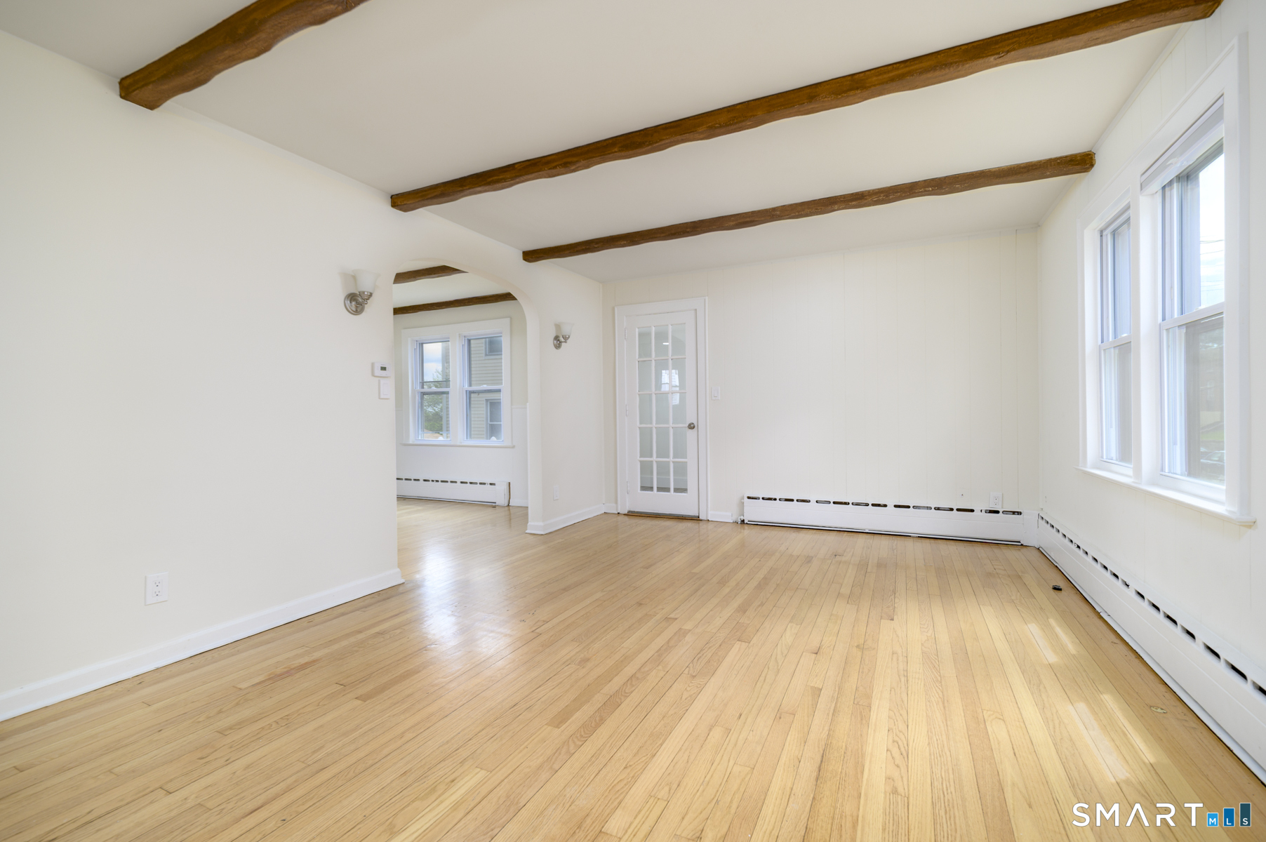 206 Ridgefield Avenue Bridgeport, CT 06610 - Photo 6 of 35
