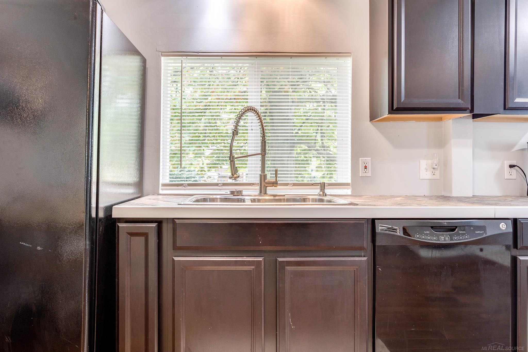 6948 Lakeshore Road Lexington, MI 48450 - Photo 5 of 25