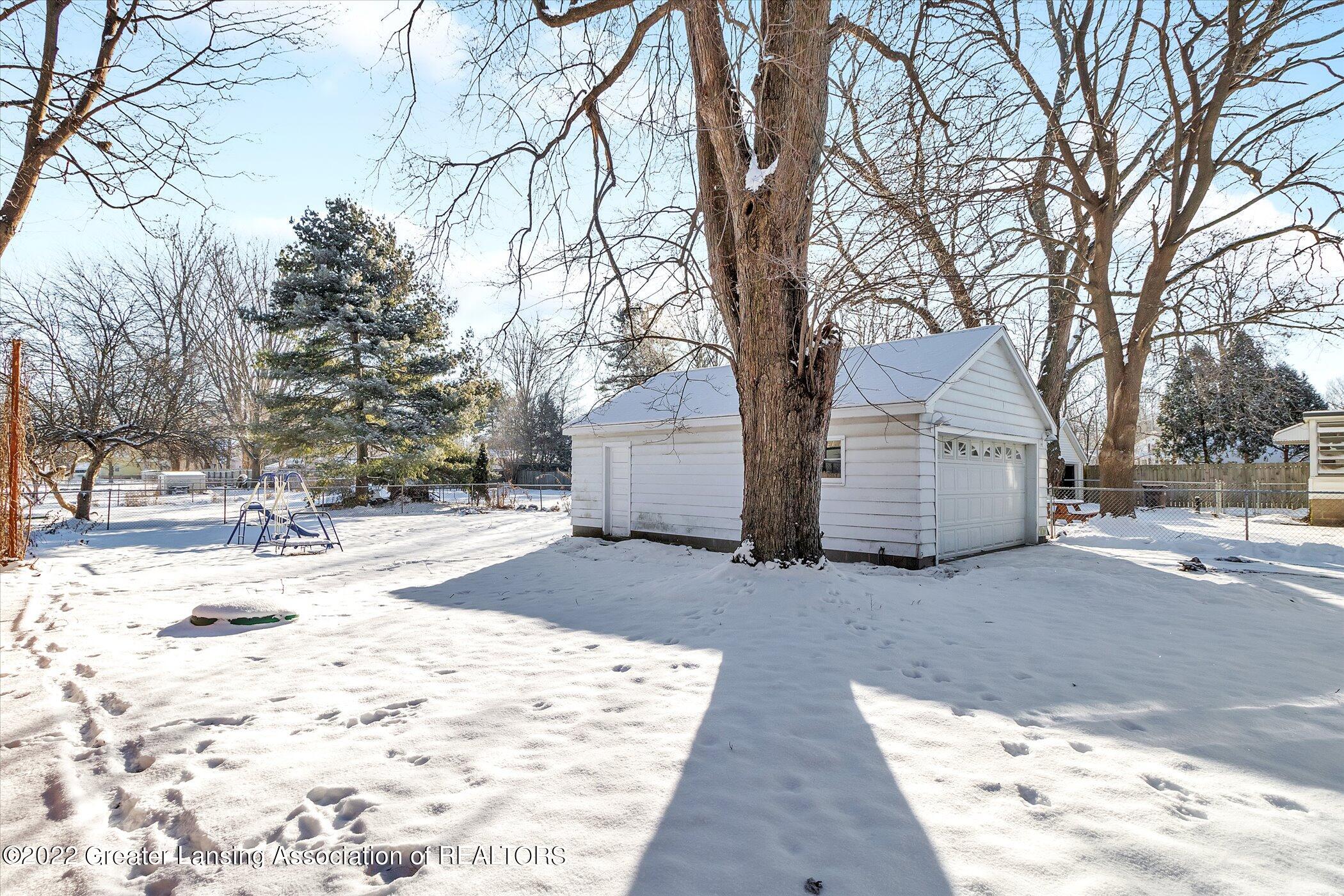 609 South Cochran Road Charlotte, MI 48813 - Photo 36 of 38 36--609-S-Cochran-Ave-WindowStill-Real-E