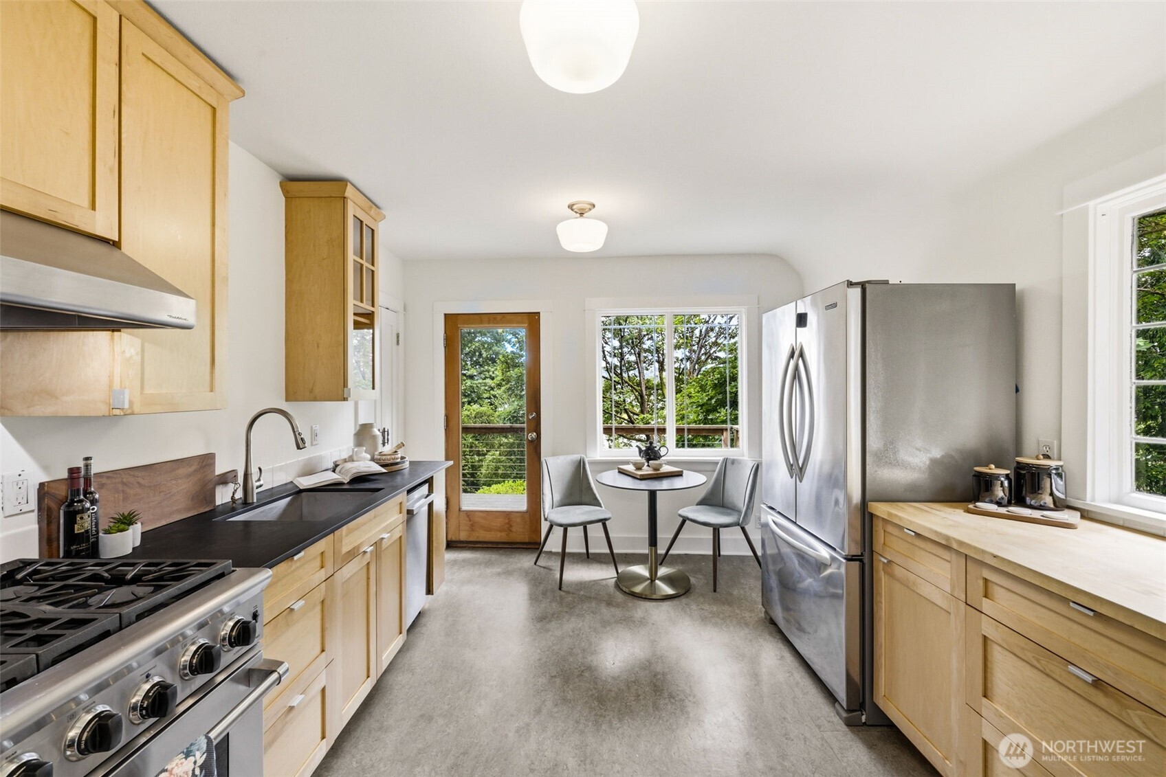 421 North 40th Street Seattle, WA 98103 - Photo 9 of 40