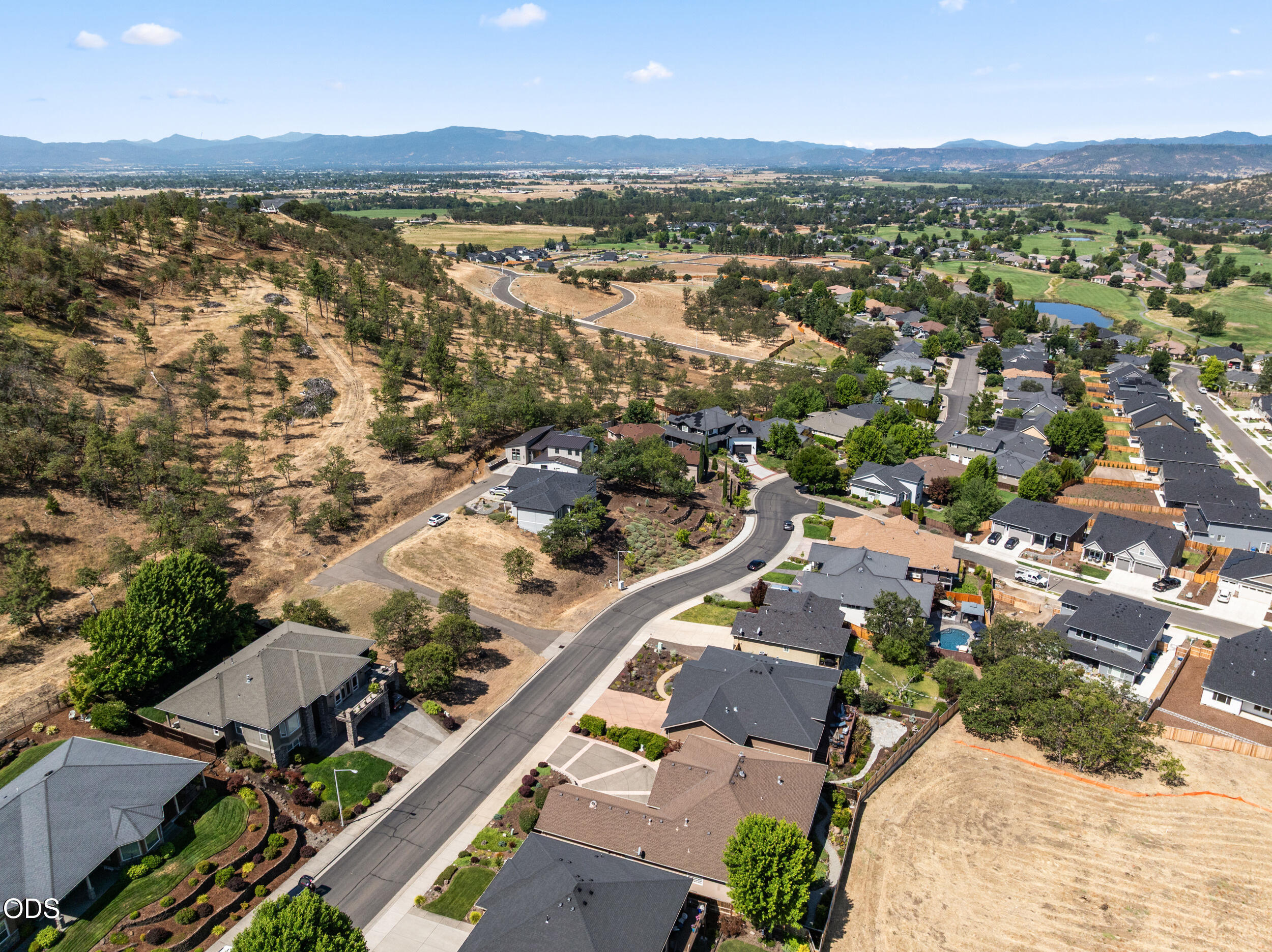 1330 Poppy Ridge Drive Eagle Point, OR 97524 - Photo 6 of 12