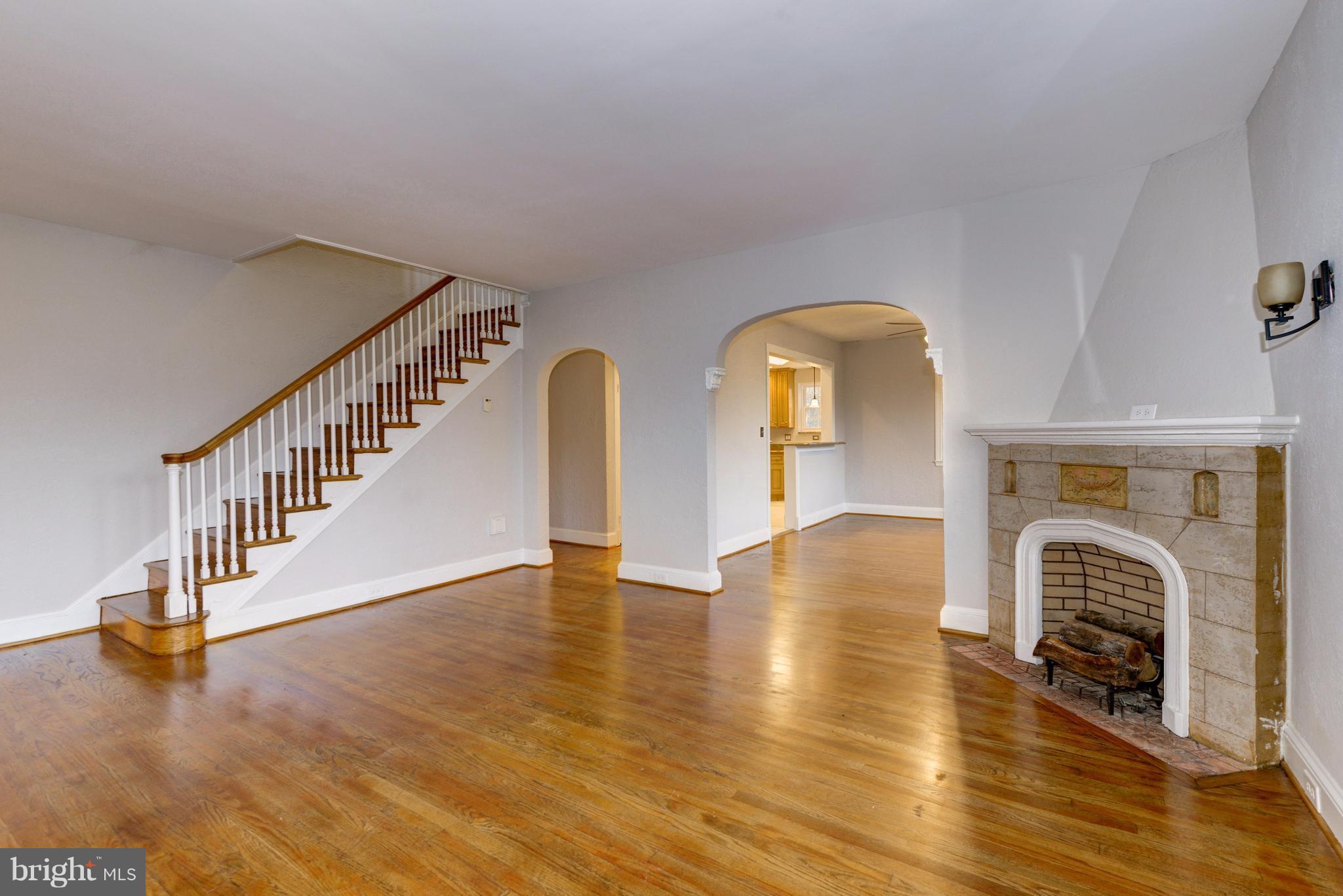 4616 Rokeby Road Baltimore, MD 21229 - Photo 8 of 30 Living Room