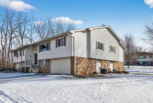 $235,000 | 6830 Sandlewood Road, Woodbury, MN 55125