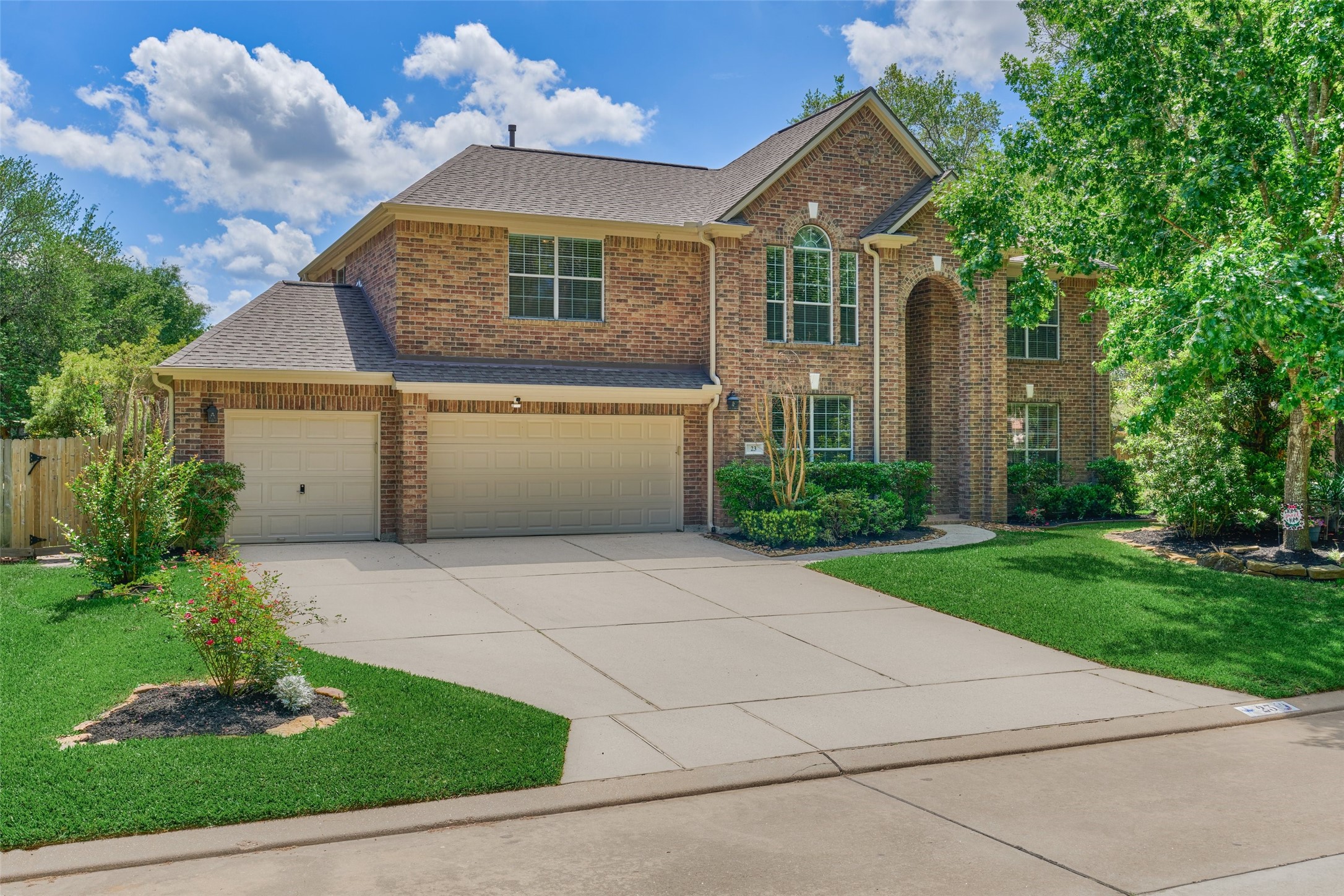 23 Weeping Spruce Place Conroe, TX 77384 - Photo 1 of 32