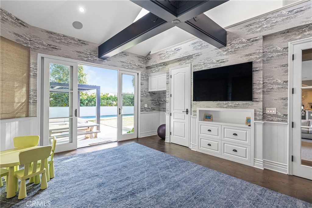 1240 5th Street Manhattan Beach, CA 90266 - Photo 27 of 68 a view of a livingroom with furniture