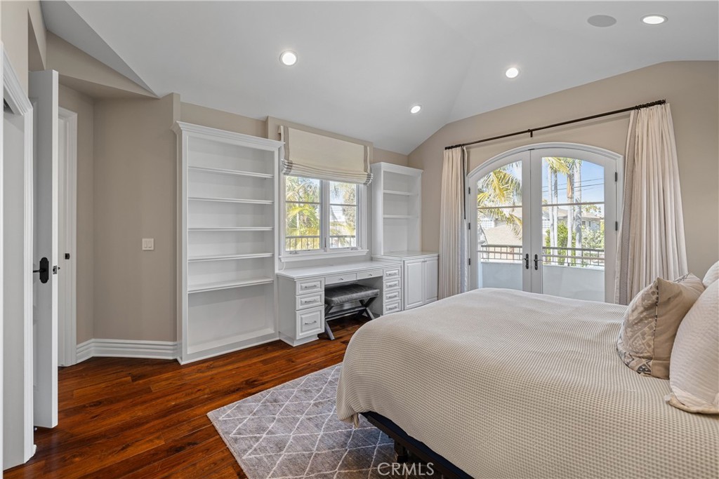 1240 5th Street Manhattan Beach, CA 90266 - Photo 52 of 68 a bedroom with a bed and a window