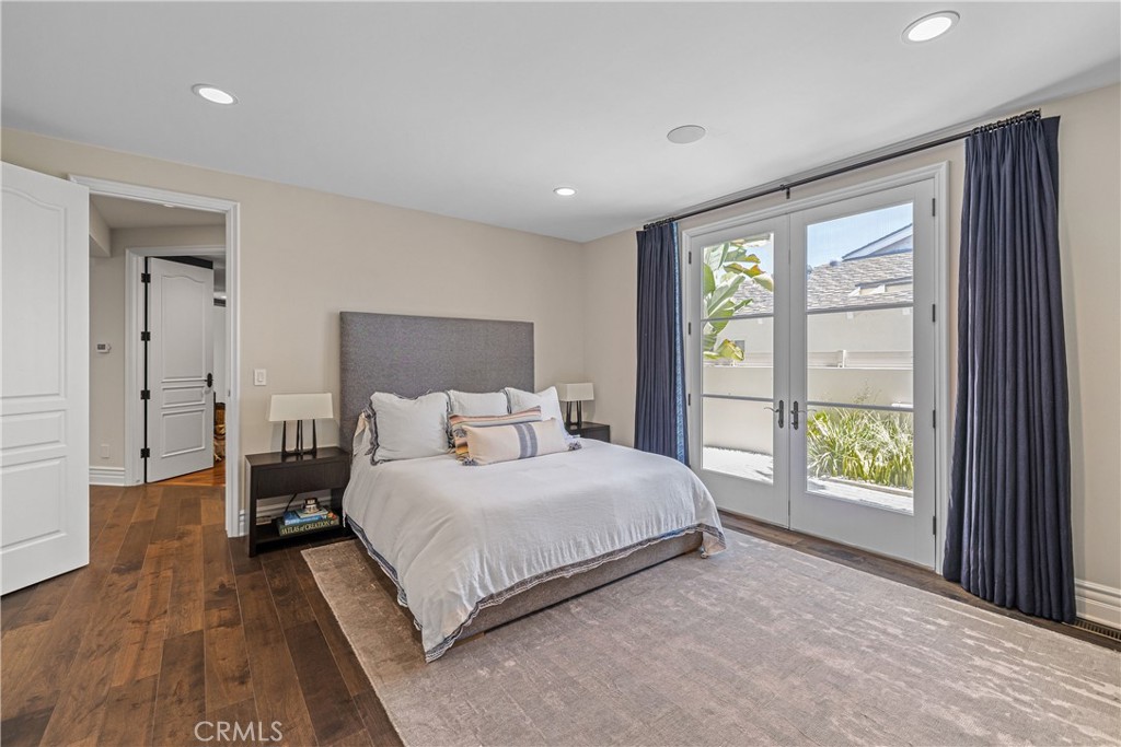 1240 5th Street Manhattan Beach, CA 90266 - Photo 53 of 68 a bedroom with a bed and a window