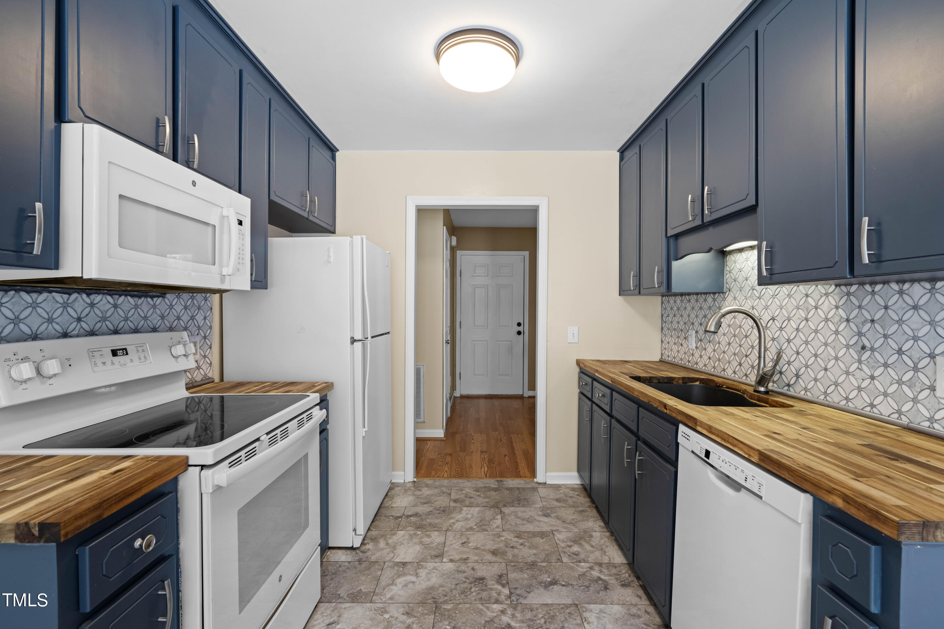 320 Amber Lane Willow Spring, NC 27592 - Photo 5 of 16 a kitchen that has a sink and a stove