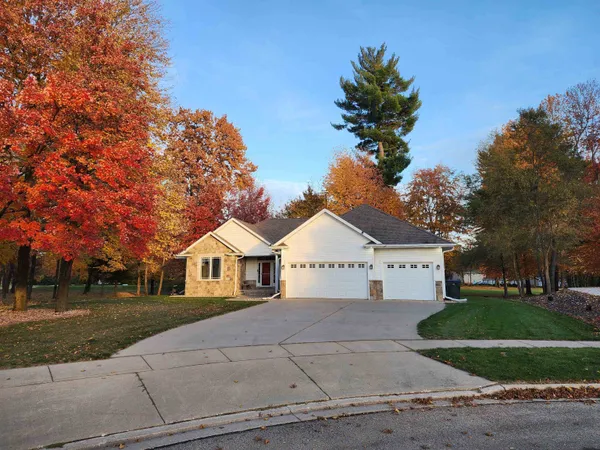 1579 Foxfire Court, Waupaca, WI 54981