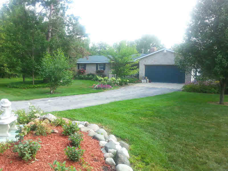 3368 Kaiser Road Pinconning, MI 48650 - Photo 1 of 16