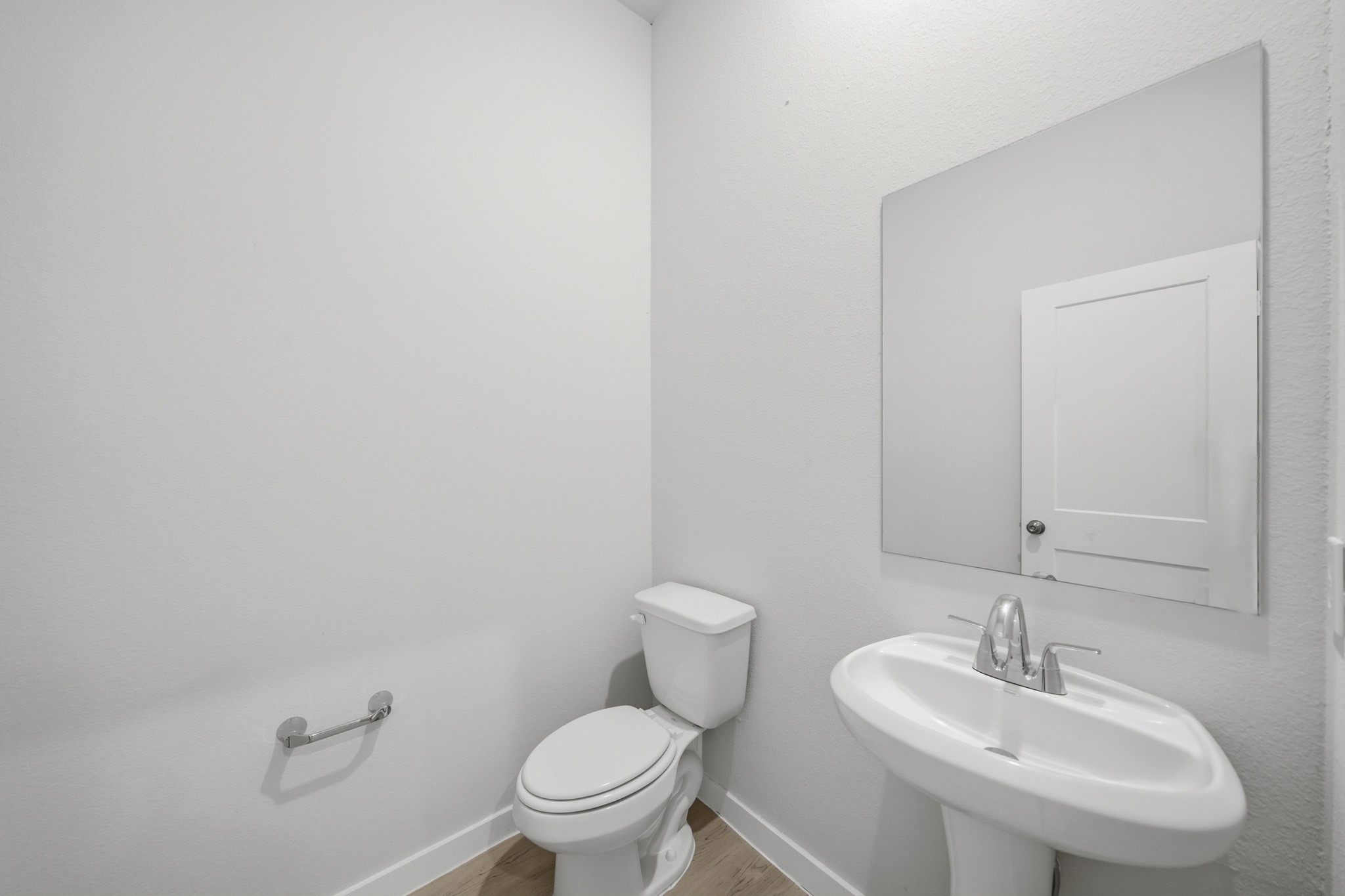 1568 Elm Place Angleton, TX 77515 - Photo 8 of 24 Gallery Image 8