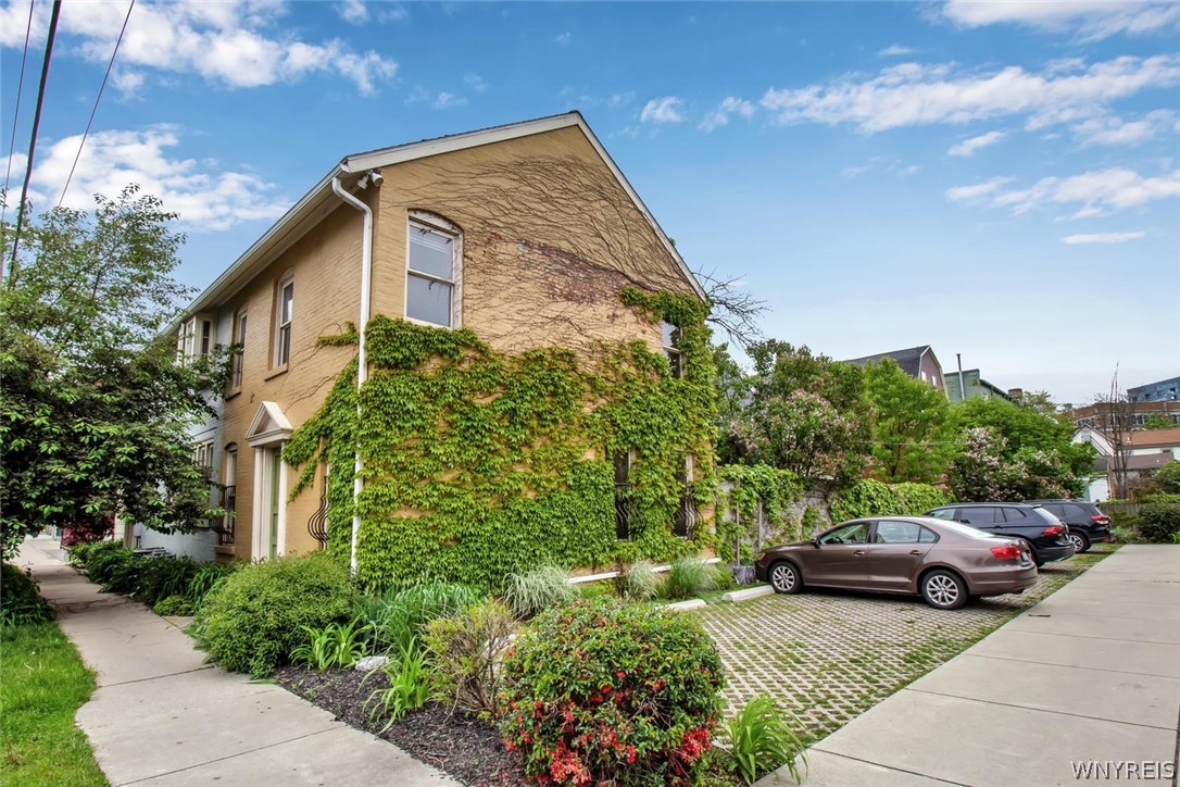 120 Johnson Park Buffalo, NY 14201 - Photo 4 of 36