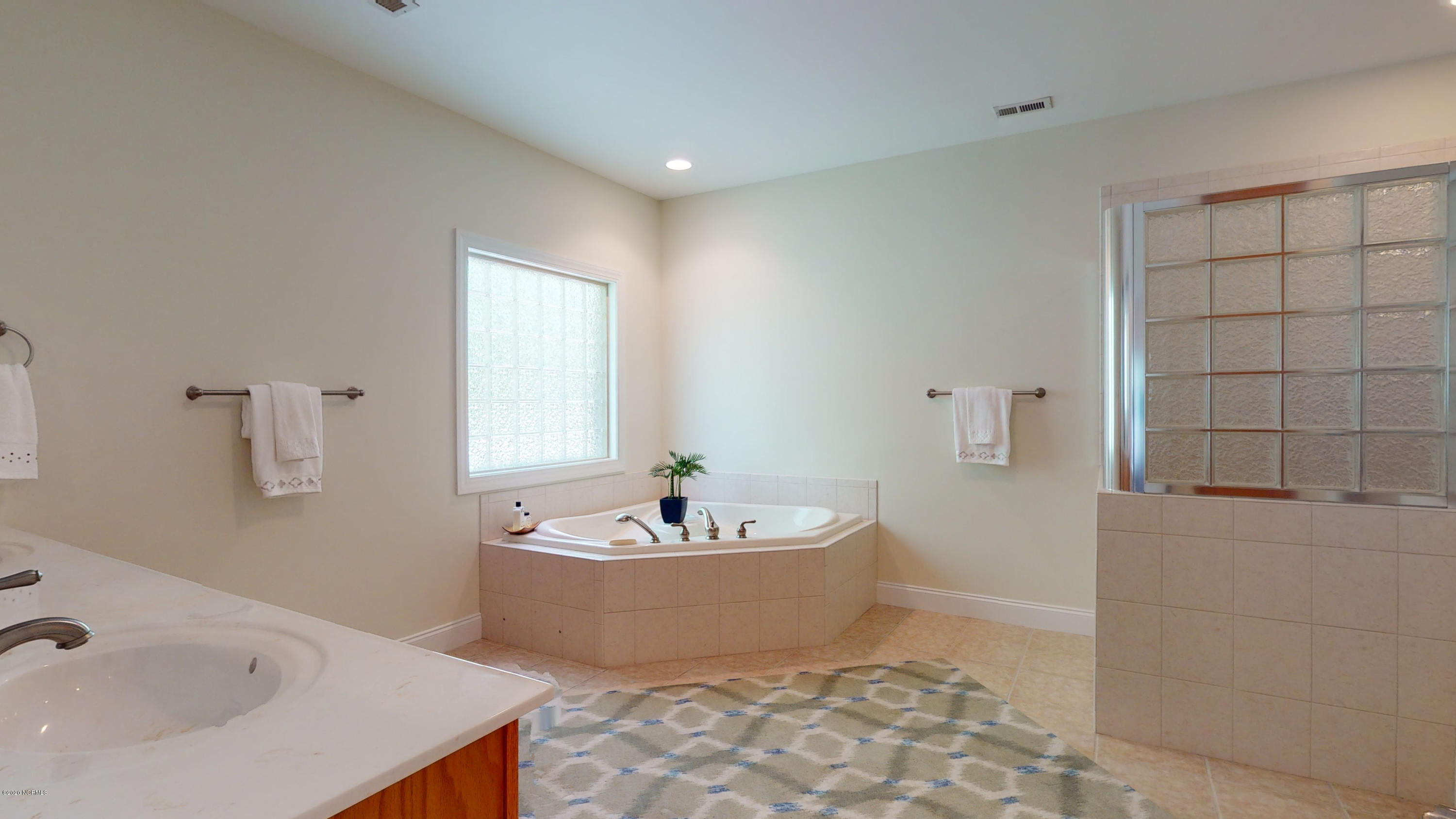 117 Lugano Road New Bern, NC 28562 - Photo 14 of 37 Master Bath