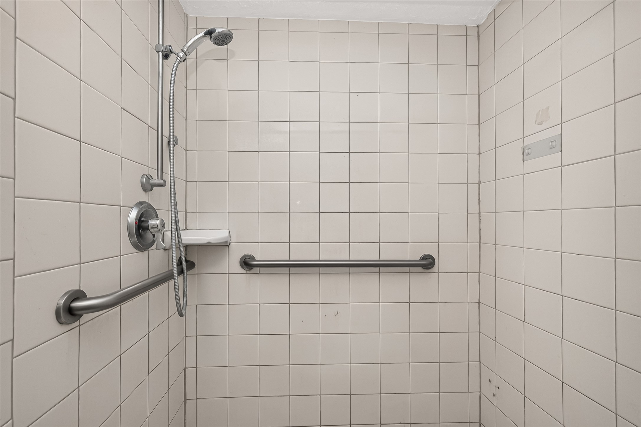 8638 Little River Road Houston, TX 77064 - Photo 32 of 39 2nd bath shower