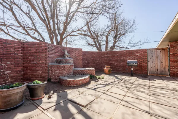 $270,000 | 601 Cottage Street, Clarendon, TX 79226