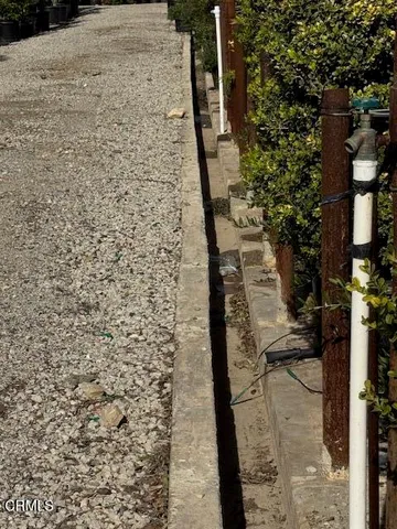 a view of a yard and basketball court