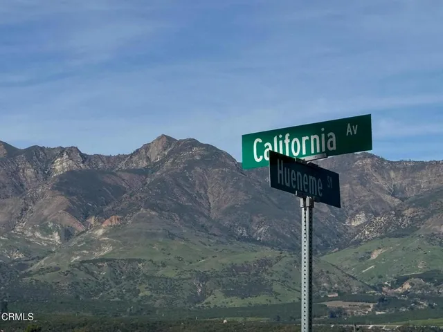 a view of a tennis court