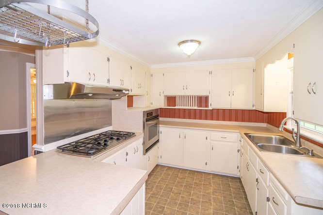 1265 Scott Road Rocky Point, NC 28457 - Photo 14 of 40 Kitchen