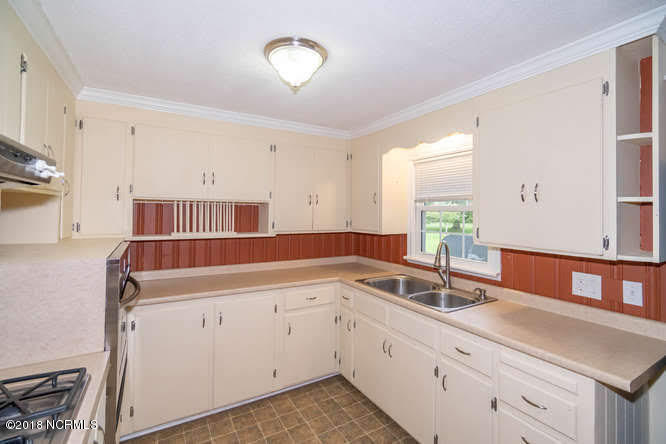 1265 Scott Road Rocky Point, NC 28457 - Photo 15 of 40 Kitchen