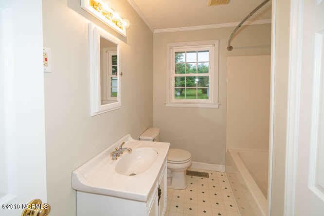 1265 Scott Road Rocky Point, NC 28457 - Photo 20 of 40 Full Bath
