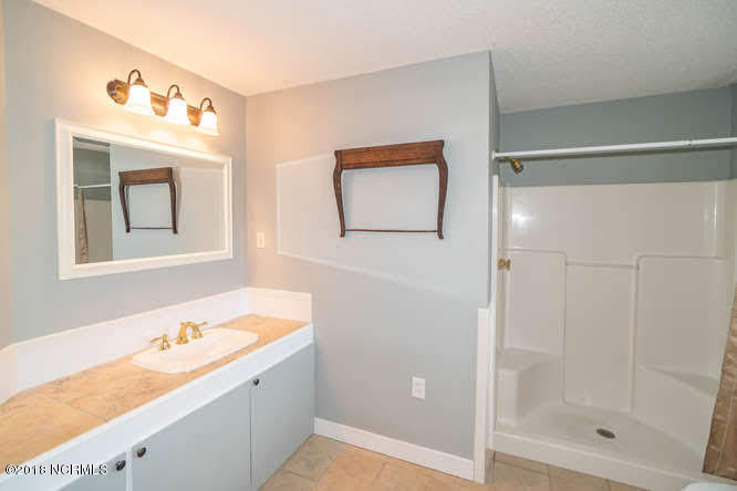1265 Scott Road Rocky Point, NC 28457 - Photo 23 of 40 Master Bath
