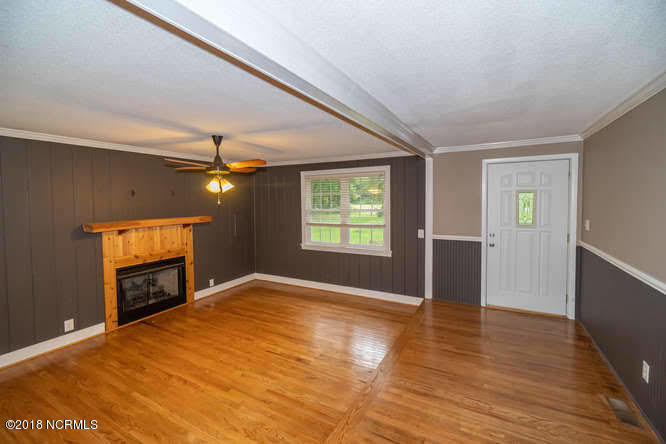 1265 Scott Road Rocky Point, NC 28457 - Photo 8 of 40 Living Room