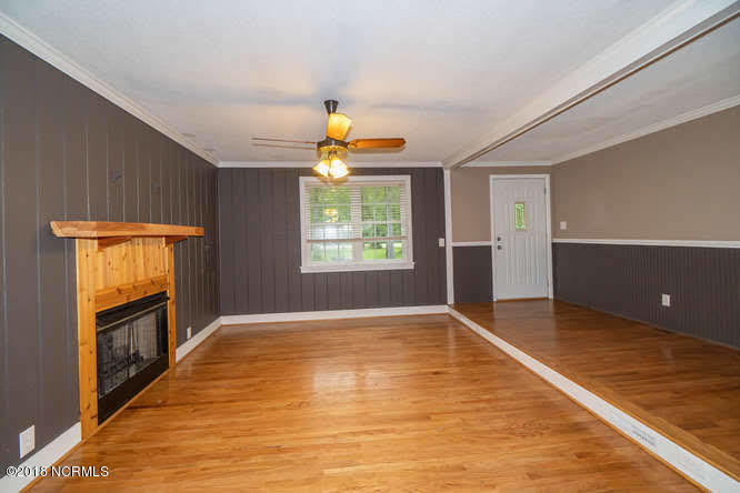 1265 Scott Road Rocky Point, NC 28457 - Photo 9 of 40 Living Room