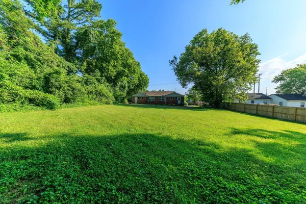 $1,300 | 410 B Ewing Drive, Nashville, TN 37207