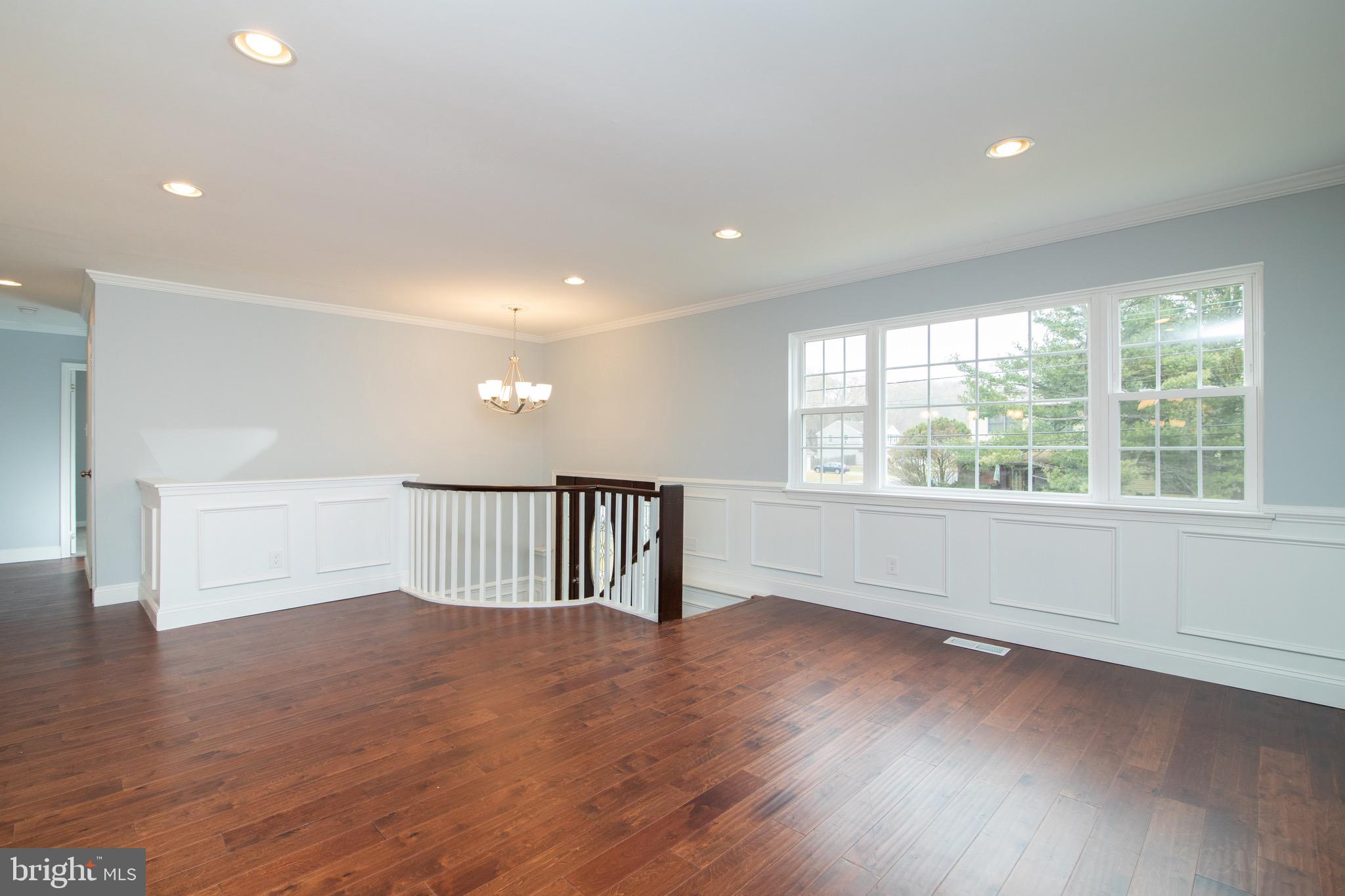1062 Winslow Road Williamstown, NJ 08094 - Photo 11 of 38 Living Room