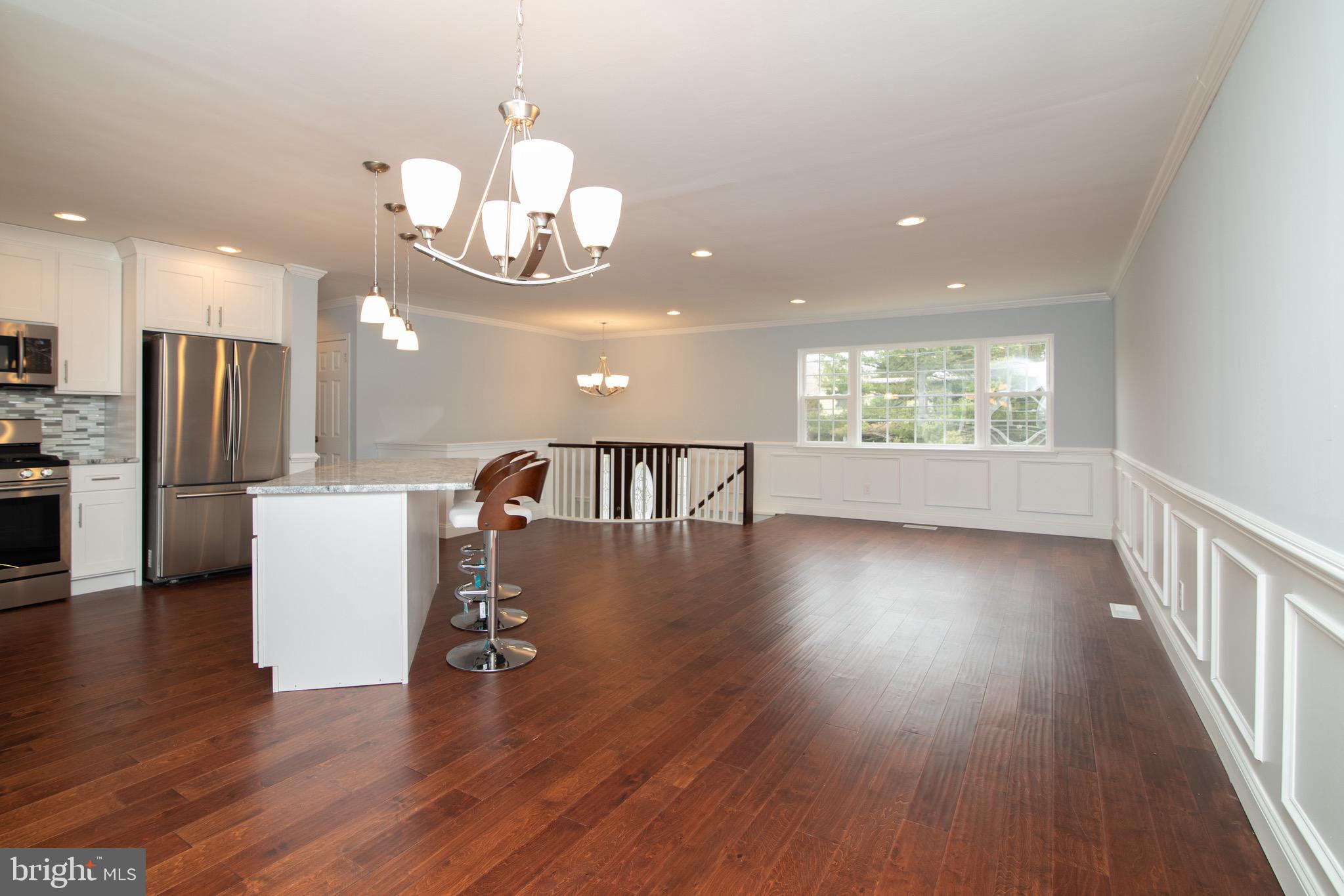 1062 Winslow Road Williamstown, NJ 08094 - Photo 5 of 38 Living Room