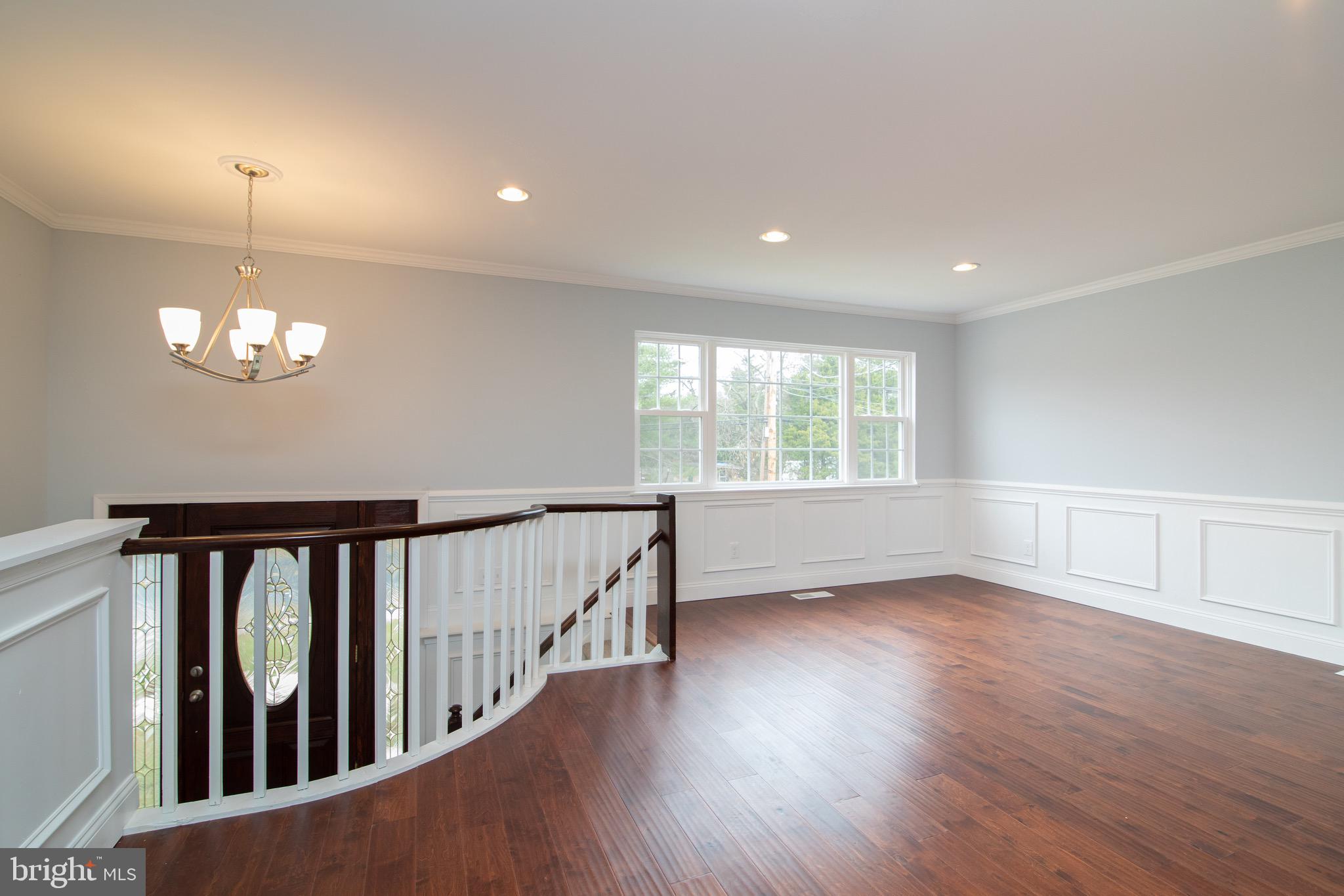 1062 Winslow Road Williamstown, NJ 08094 - Photo 10 of 38 Living Room