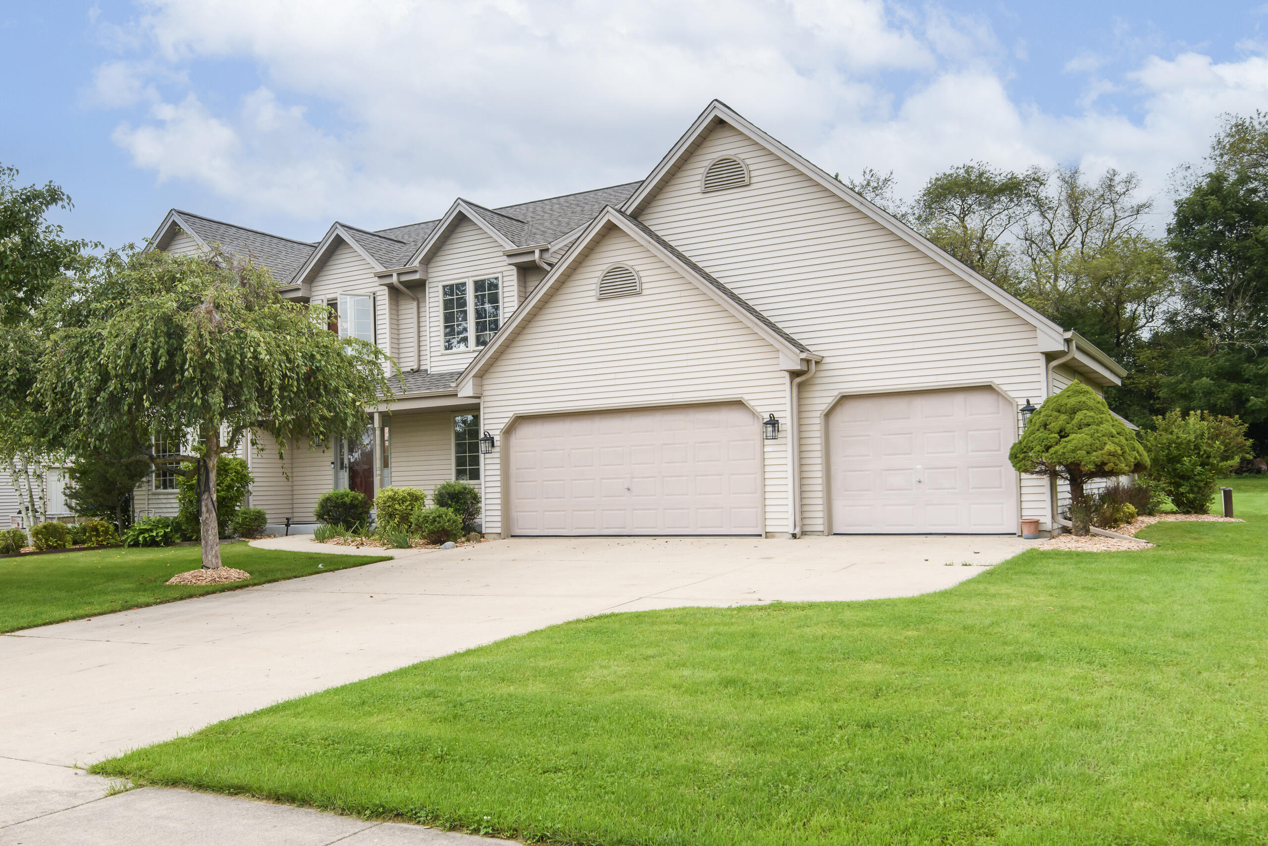 843 Prairie View Drive Rochester, WI 53105 - Photo 2 of 34 2