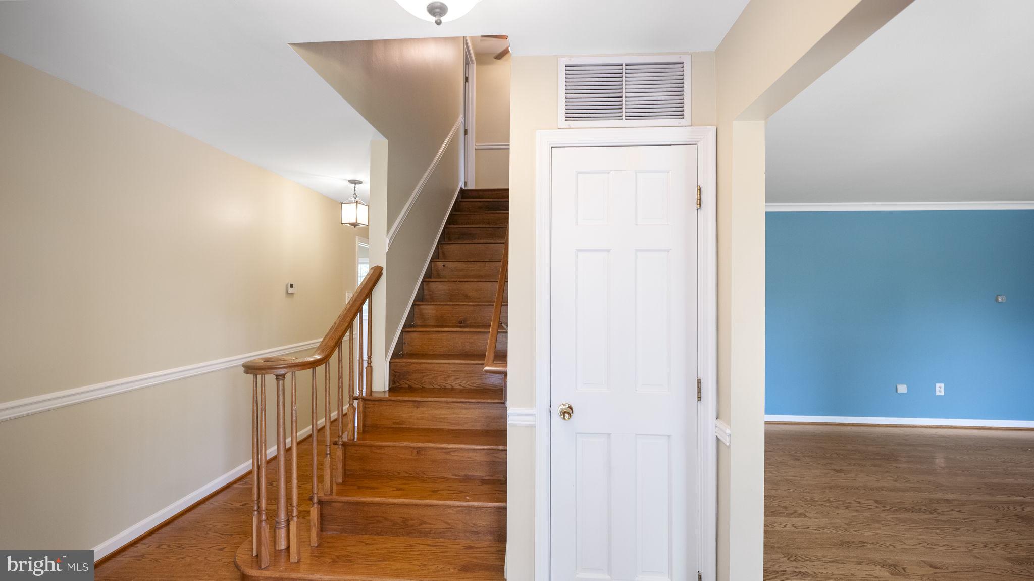 10724 Powell Road Thurmont, MD 21788 - Photo 17 of 77 entry foyer